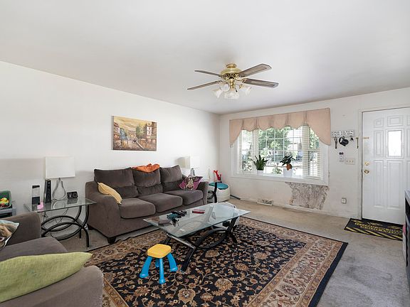 4th image of 19 Sweetbriar Ave