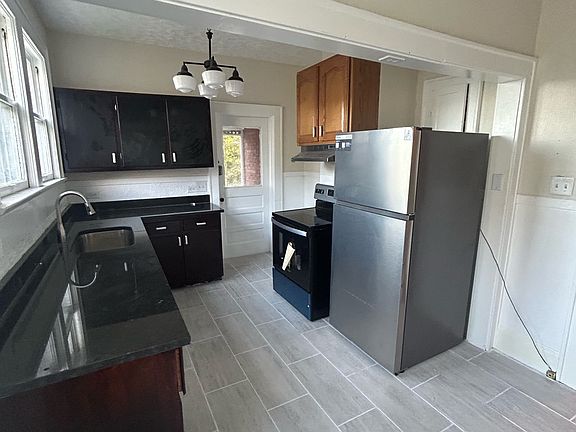 2nd image of 1010 Anderson St #1