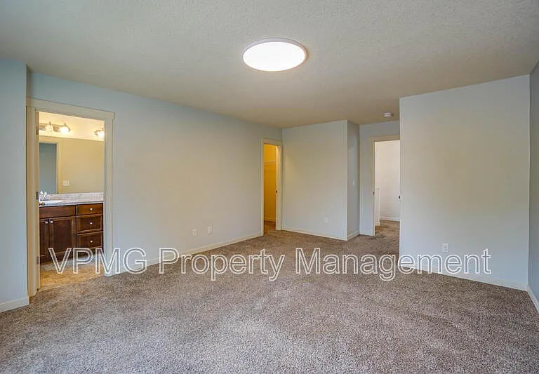 5941 NE 48th St — Photo 14
