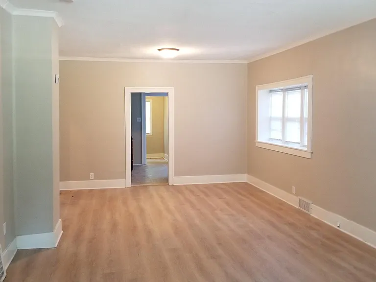1325 College Ave — Photo 3