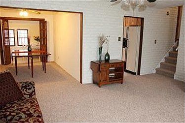 3rd image of 32601 Knobel St