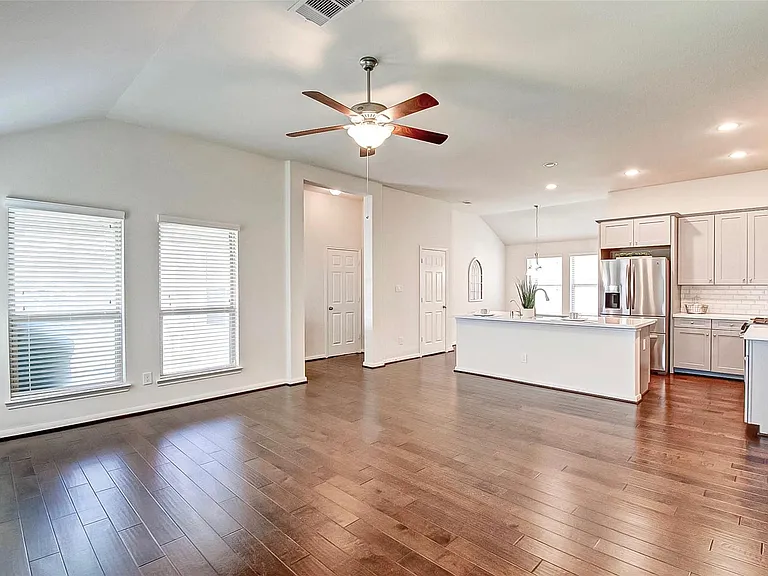 18802 Majestic Vista Ln — Photo 3