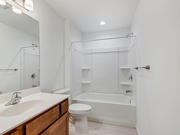 3rd image of 934 Arrowhead Dr