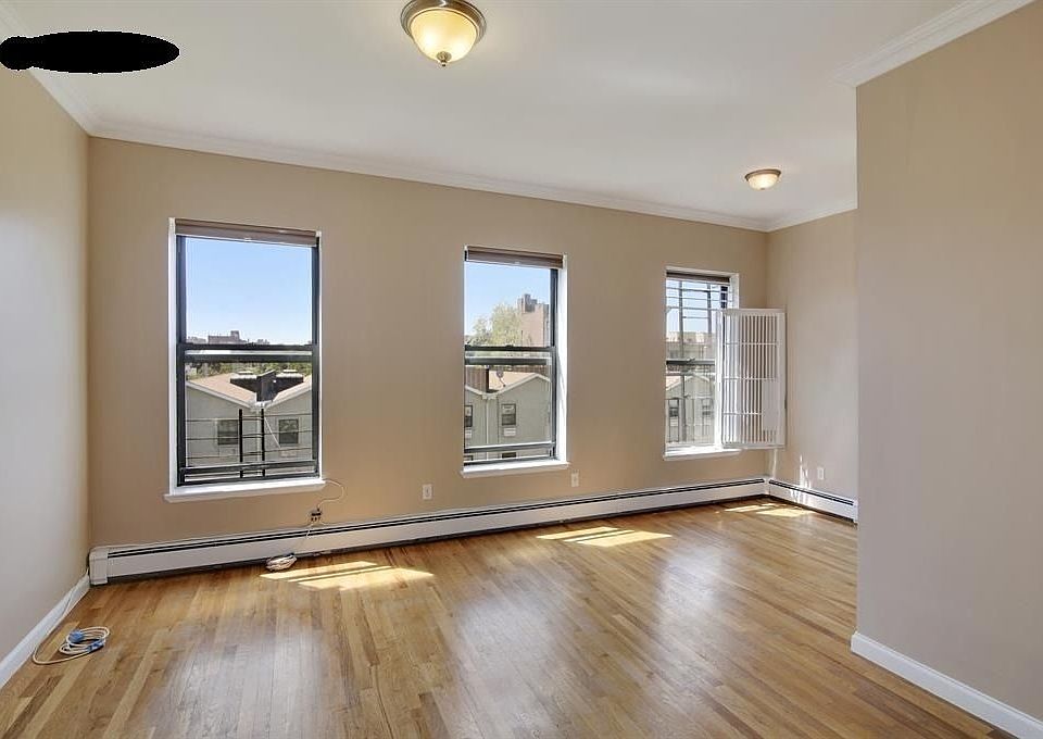 2nd image of 550 Willoughby Ave #3