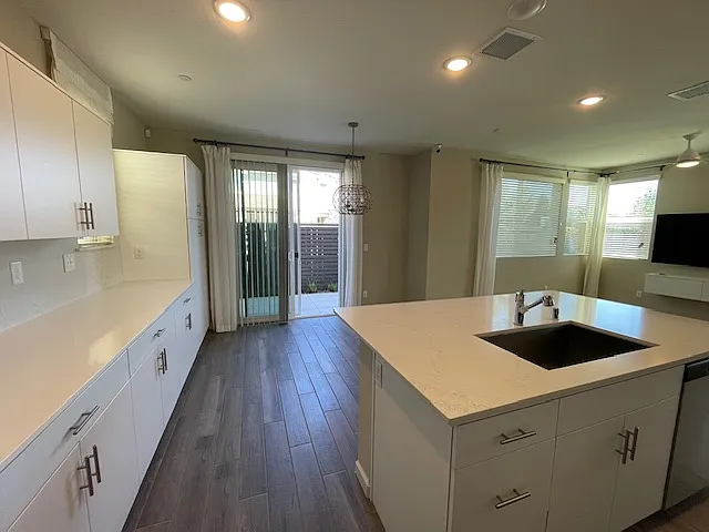 2003 N Perry Ln — Photo 10