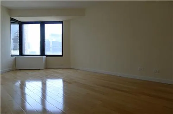 Sold by Domus Realty | media 14