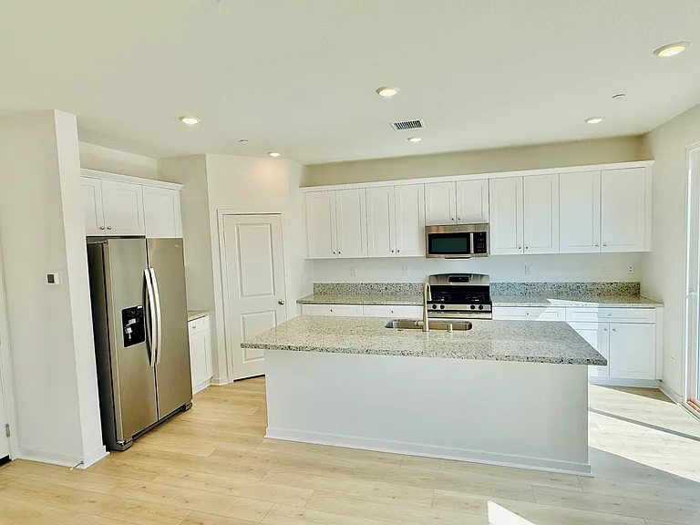 29091 Venice Pl — Photo 6