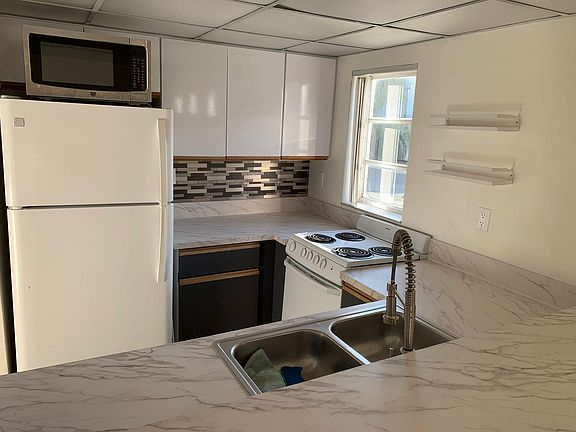 5th image of 3587 SW 17th St