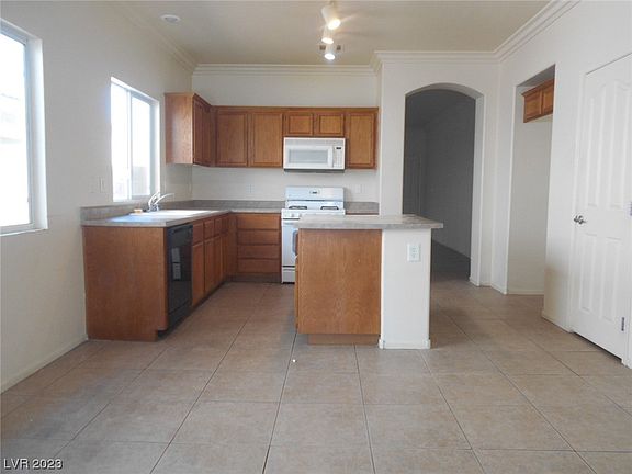 4th image of 1005 Echo Beach Ave