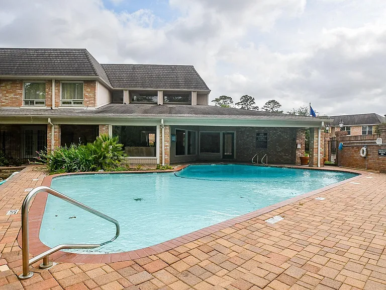 2230 S Piney Point Rd #221 — Photo 14