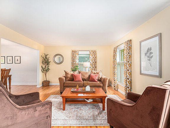 4th image of 1730 Danby Ln SE
