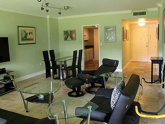 3rd image of 1700 NE 105th St APT 102