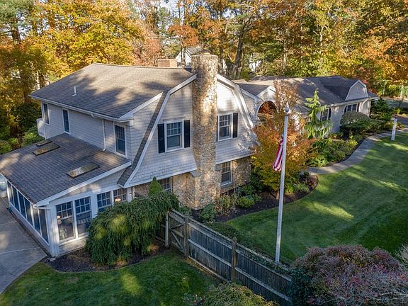 2nd image of 20 Holly Ln
