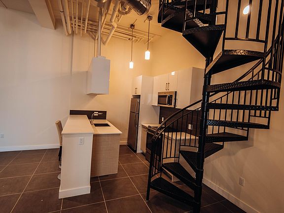 2nd image of 939 S Broadway #1019