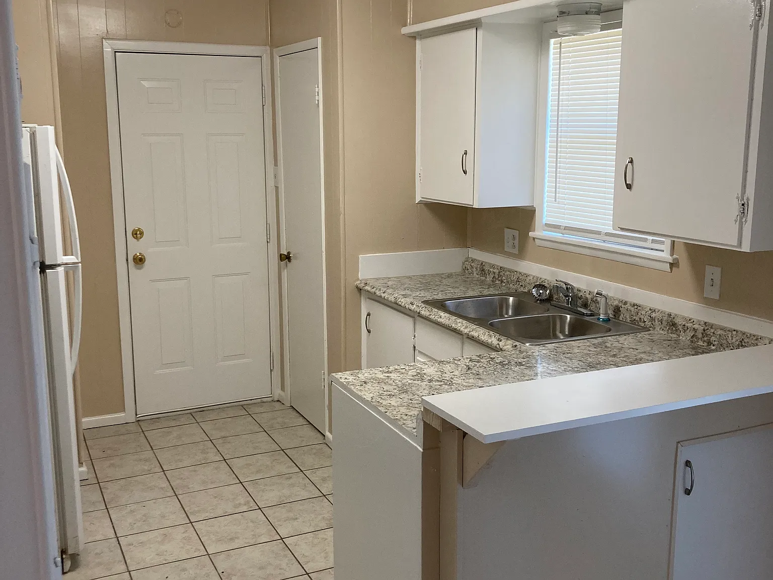 3 bed, 1098 sqft, $1,175 — Photo 3