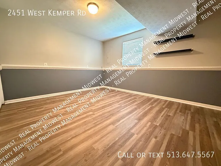 2451 W Kemper Rd — Photo 6