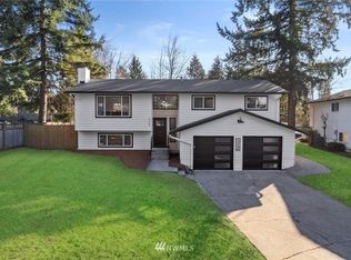 1025 Newport Ct NE, Renton, WA 98056