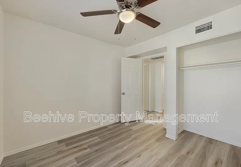 2732 E Culver St #1 — Photo 14