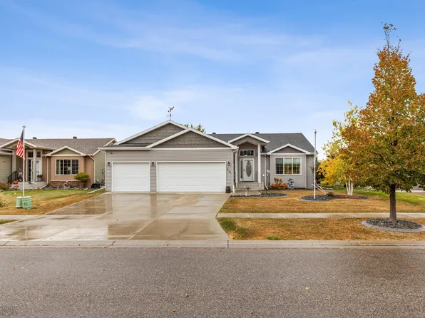 216 30th Ave E, West Fargo, ND 58078