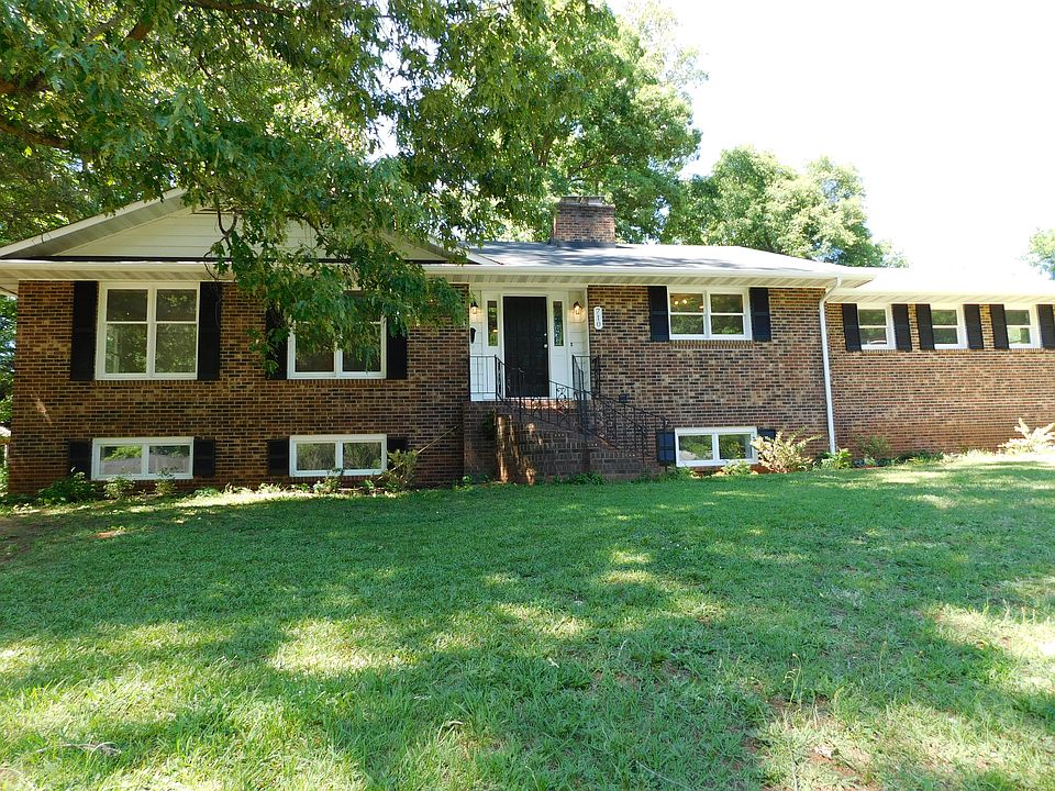 1st image of 710 Dogwood Ln
