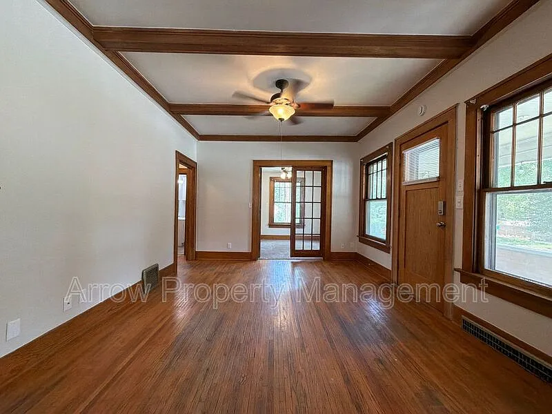 3 bed, 2.0 bath, 1547 sqft, $1,800 — Photo 3