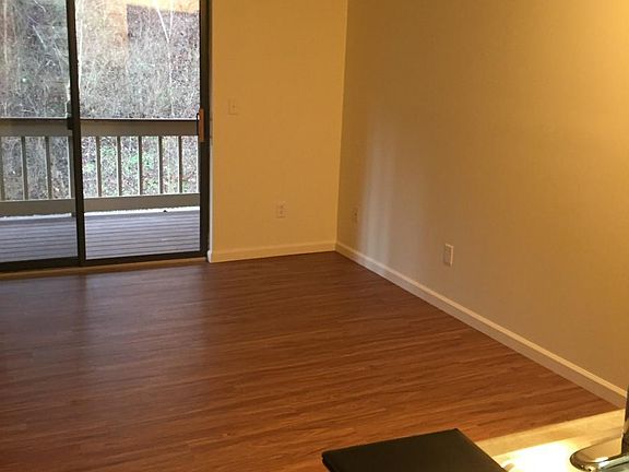 4th image of 124 Racquet Club Dr APT 905