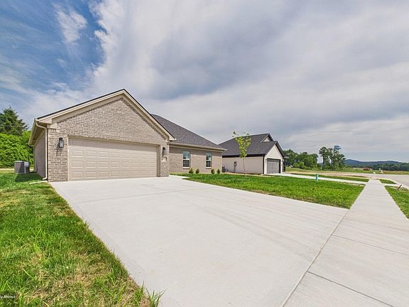 3rd image of 105 Canter Dr