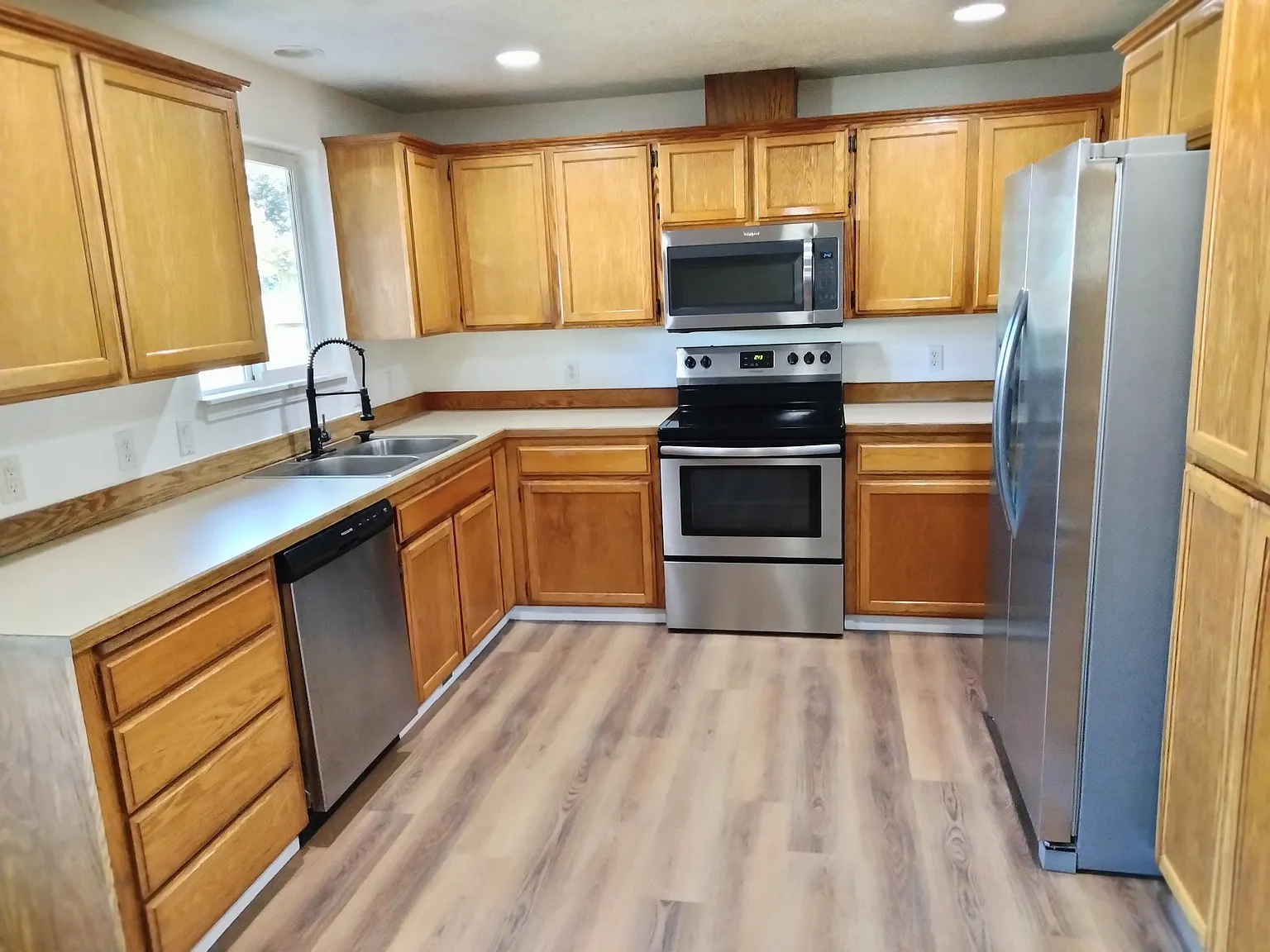 3 bed, 1324 sqft, $2,250 — Photo 3