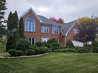 30 Danada Dr, Wheaton, IL 60189