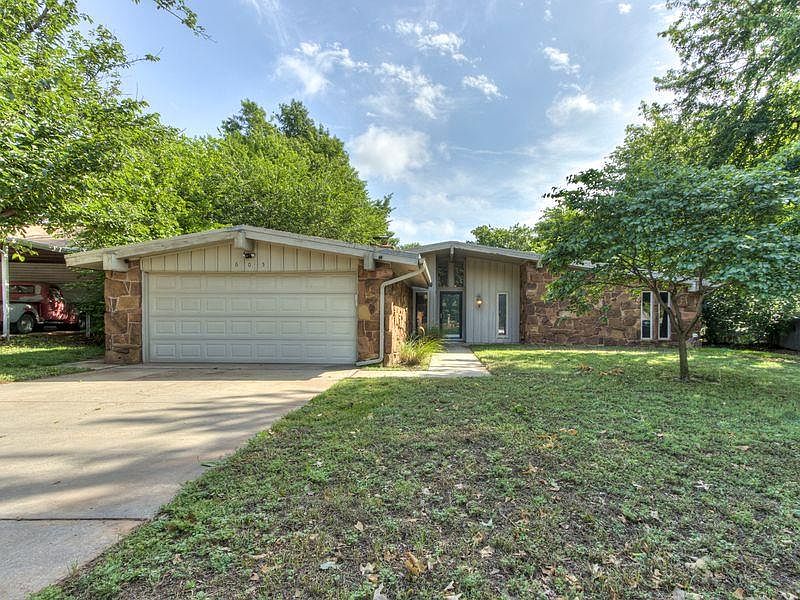 1st image of 605 Park Dr