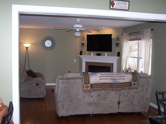 Family rm open from kitchen