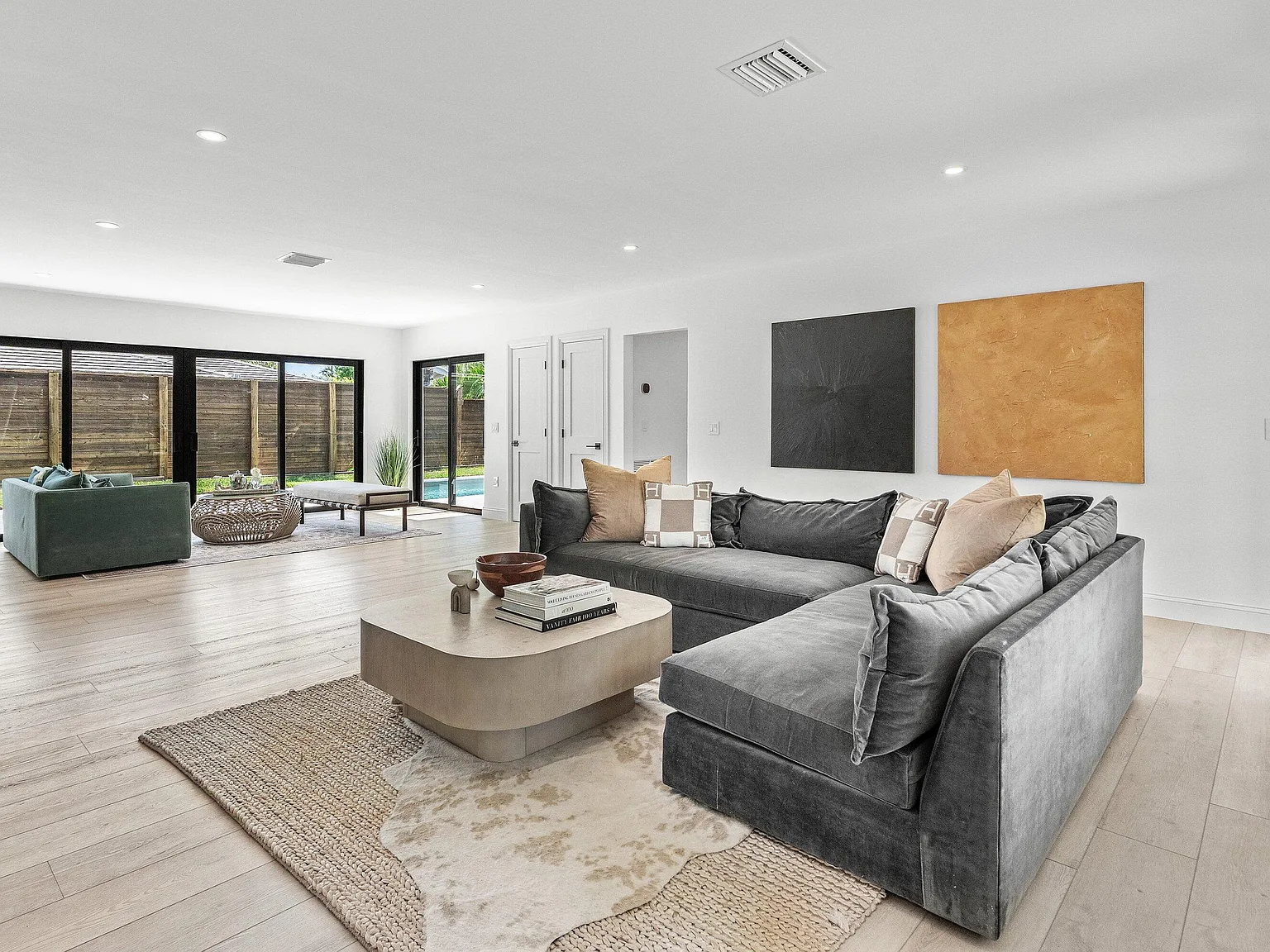 3 bed, 3.0 bath, 1625 sqft, $10,000 — Photo 3