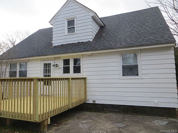 2nd image of 105 Wood Avenue