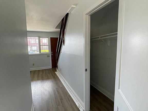 3rd image of 1021 W Oxford St