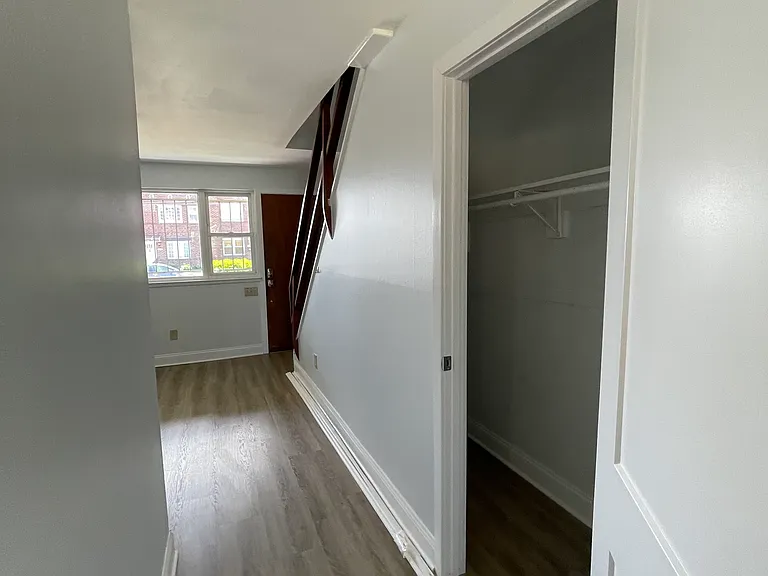 1021 W Oxford St — Photo 2