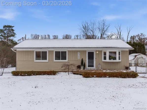 9368 Debby Jo Dr, Clarkston, MI 48346