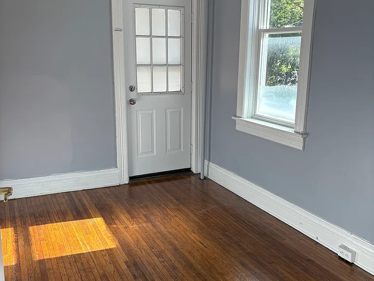 124 Hamilton St — Photo 7