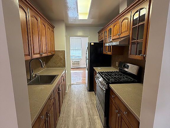 5th image of 445 E 144th St