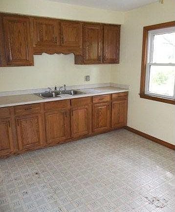 3rd image of 495 Acker Dr