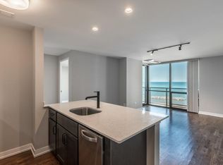 5912 N Sheridan Rd #4, Chicago, IL 60660