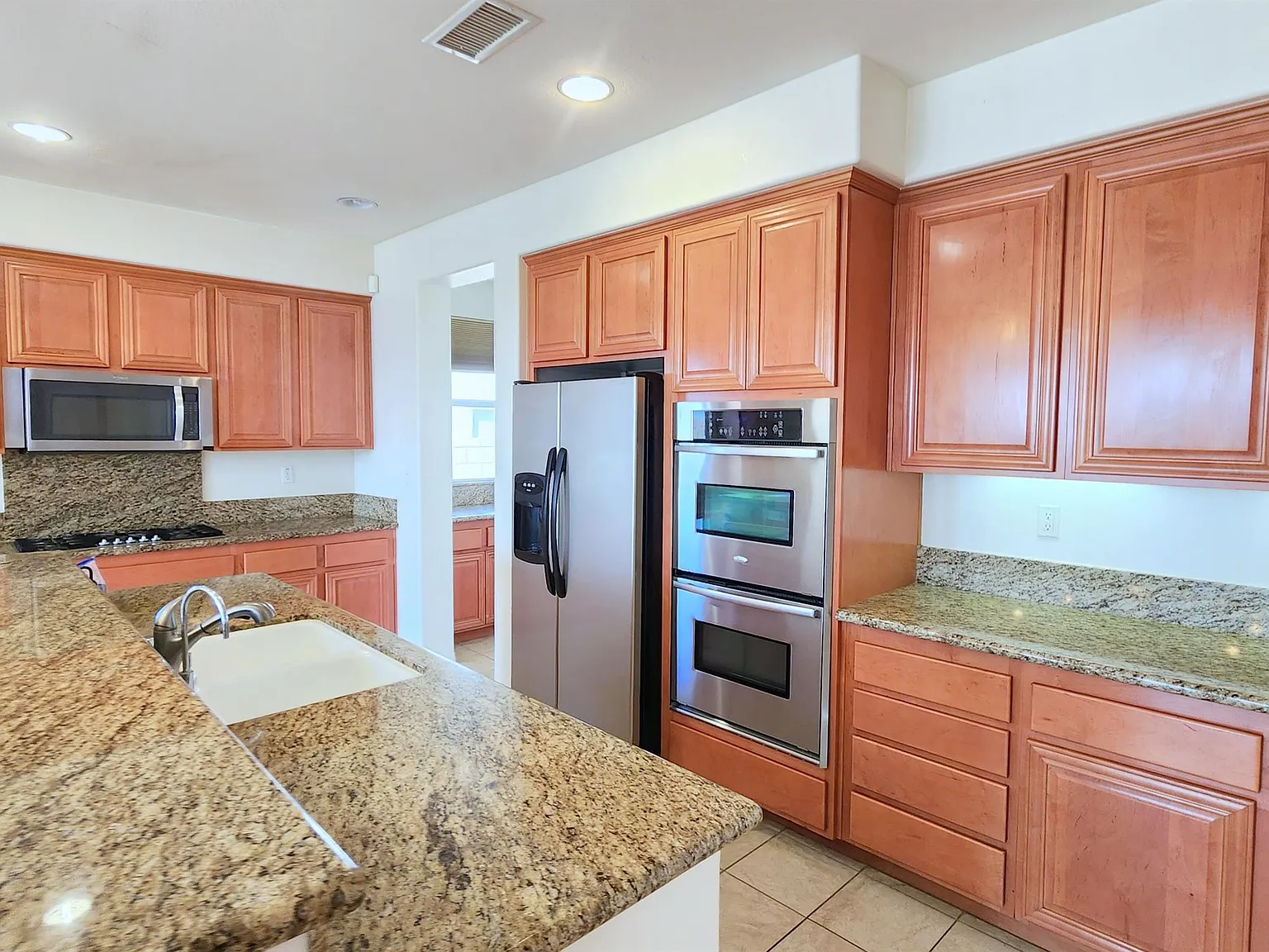 8387 Fall Creek Dr Eastvale CA 92880 - — Photo 2