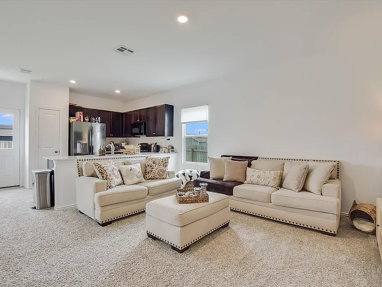 2712 Louris Ln — Photo 4