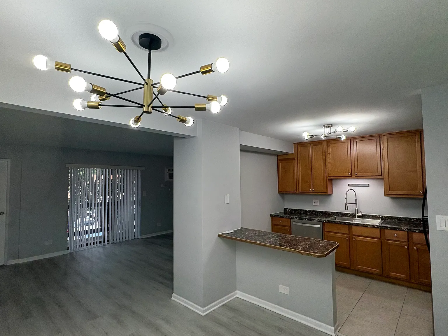 2 bed, 900 sqft, $1,599 — Photo 4