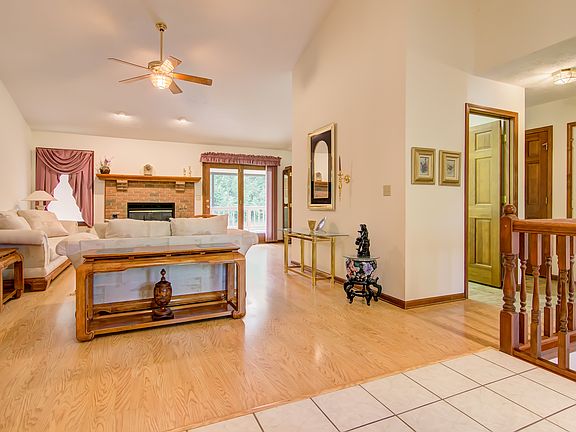 3rd image of 1032 Woods View Ct
