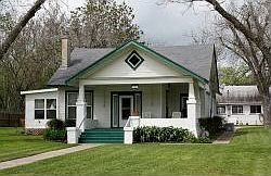 1st image of 300 Kroschel St