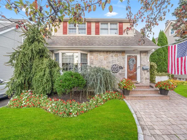 69 Park Avenue, Williston Park, NY 11596