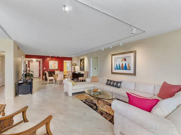 3930 Oaks Clubhouse Drive #405, Pompano Beach, FL 33069