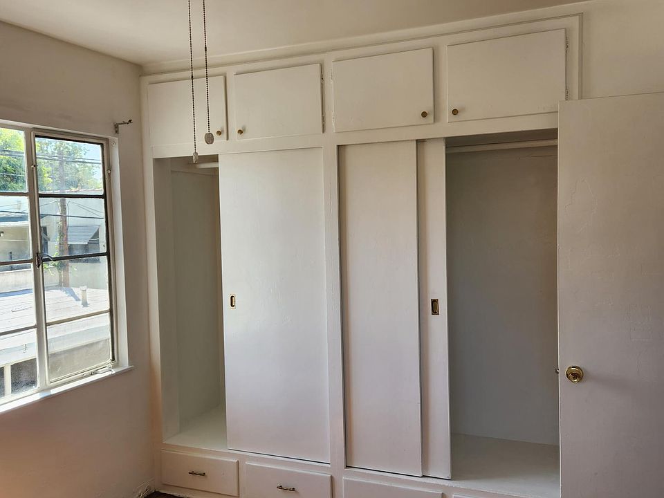 Bedroom B closet