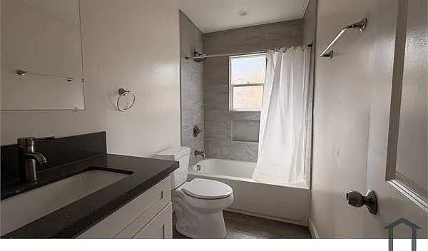 923 W 75th St #927 — Photo 3
