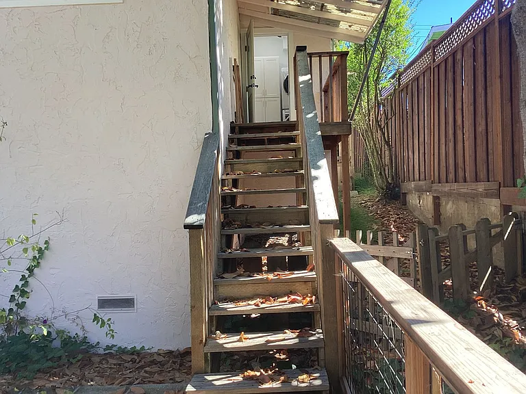 131 Sutphen St — Photo 20